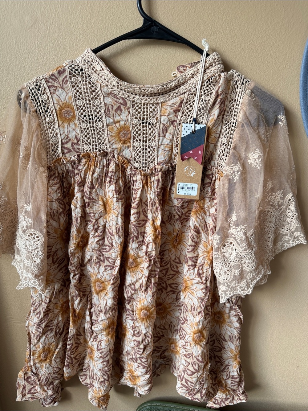 gimmicks by BKE Floral Lace Puff-Sleeve Blouse in Cream, Brown, Gold